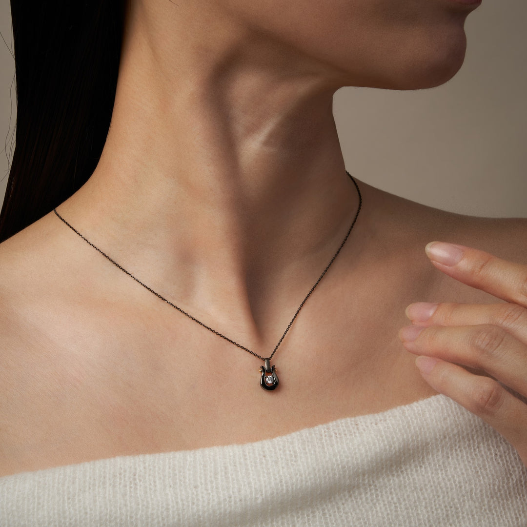 ポルトボヌール プティ ブラック ネックレス – GEMCEREY